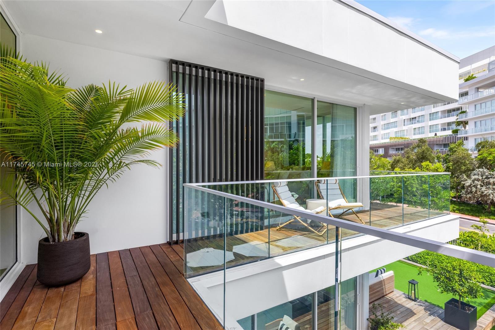 810 W 47th Ct - The Ritz Carlton Miami Bch Miami Beach, FL 33140