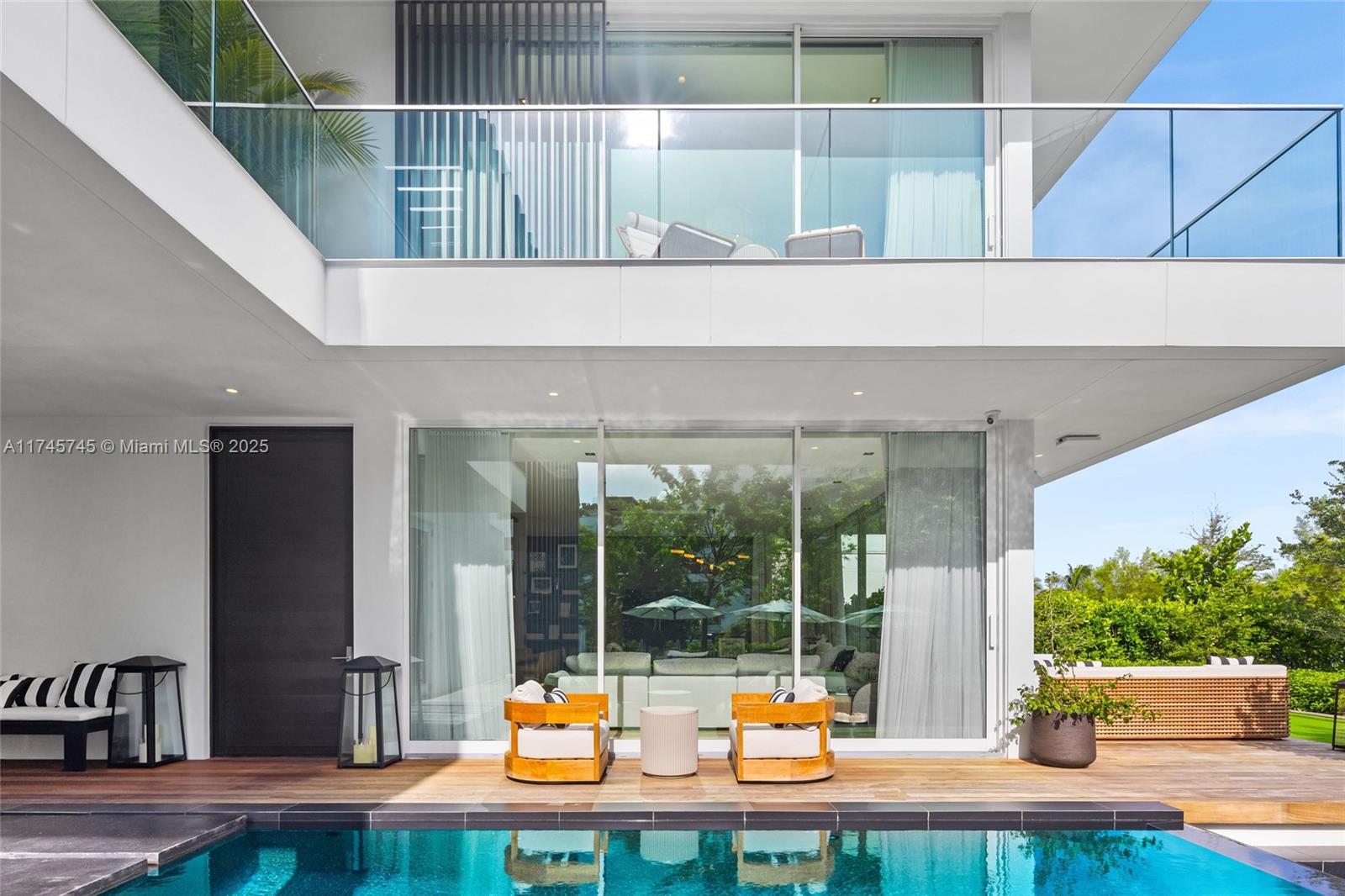 810 W 47th Ct - The Ritz Carlton Miami Bch Miami Beach, FL 33140