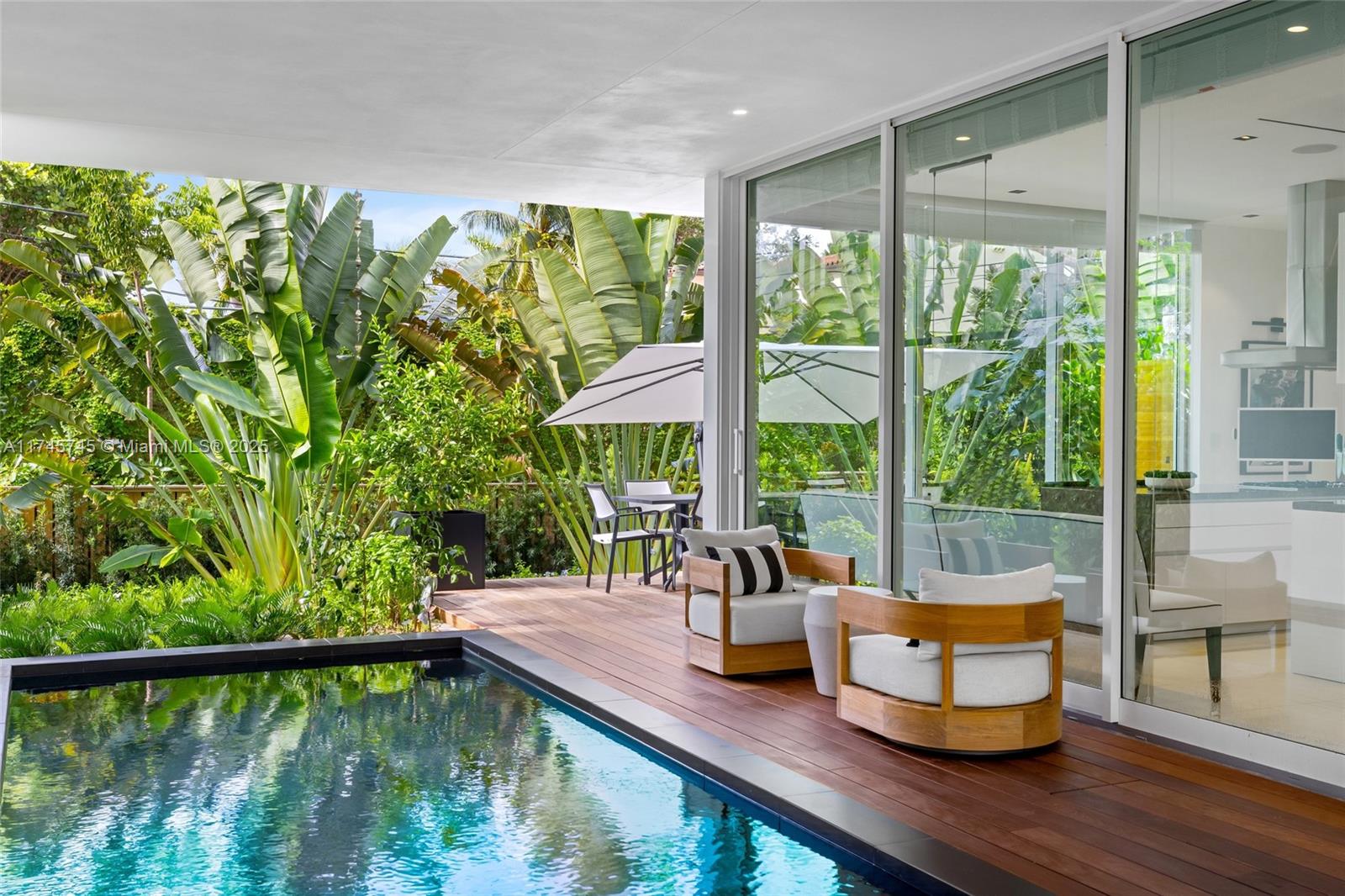 810 W 47th Ct - The Ritz Carlton Miami Bch Miami Beach, FL 33140