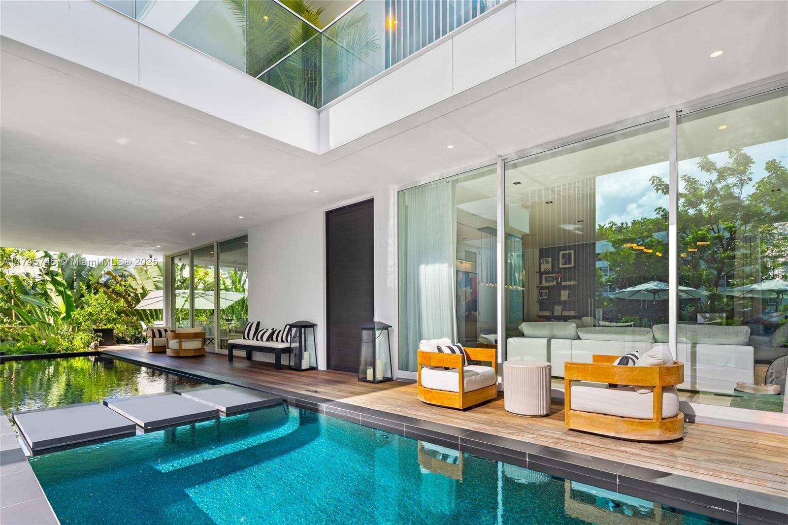 810 W 47th Ct - The Ritz Carlton Miami Bch Miami Beach, FL 33140