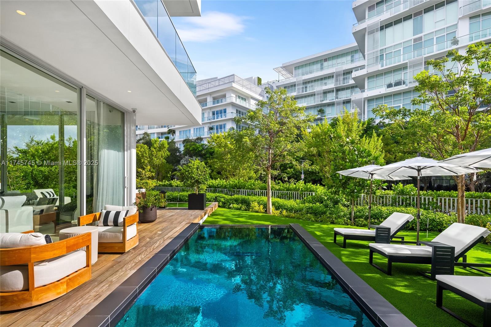 810 W 47th Ct - The Ritz Carlton Miami Bch Miami Beach, FL 33140