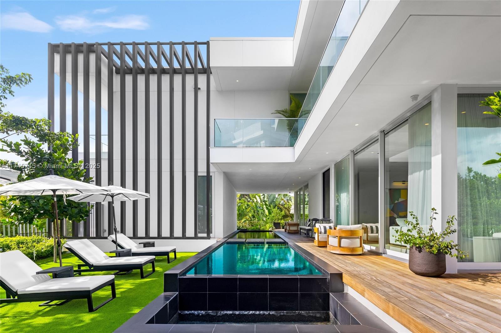 810 W 47th Ct - The Ritz Carlton Miami Bch Miami Beach, FL 33140