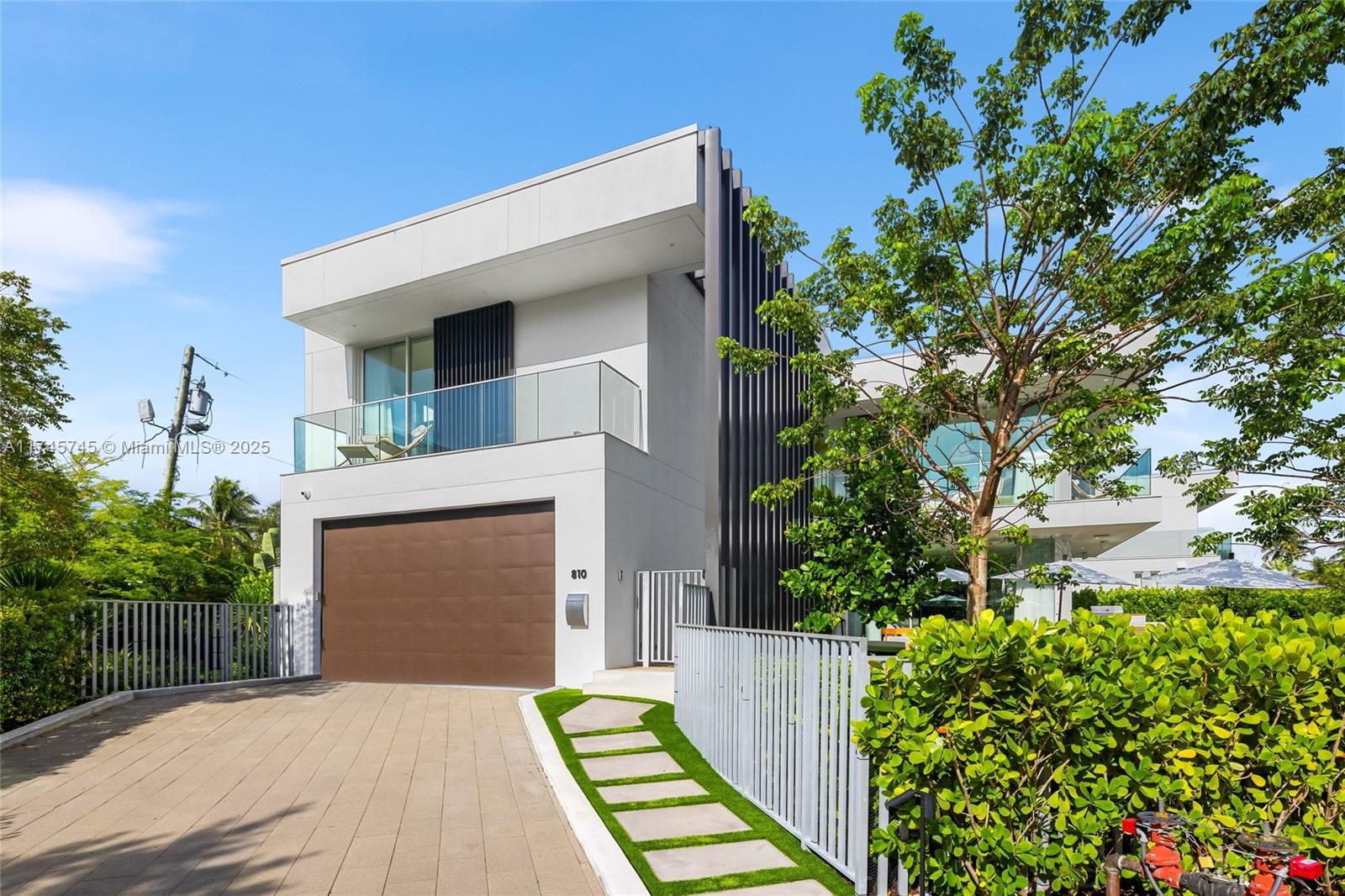 810 W 47th Ct - The Ritz Carlton Miami Bch Miami Beach, FL 33140