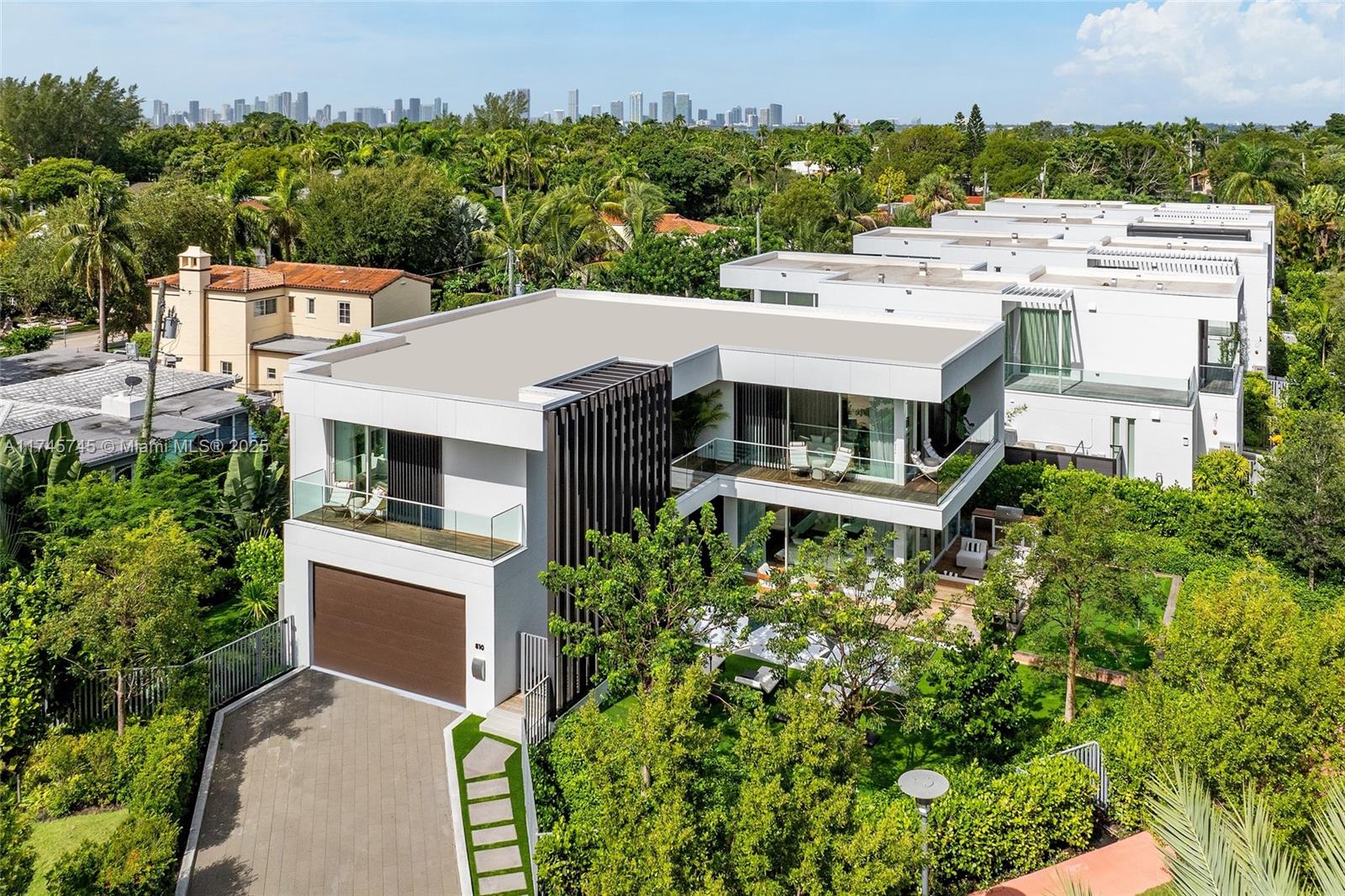 810 W 47th Ct - The Ritz Carlton Miami Bch Miami Beach, FL 33140