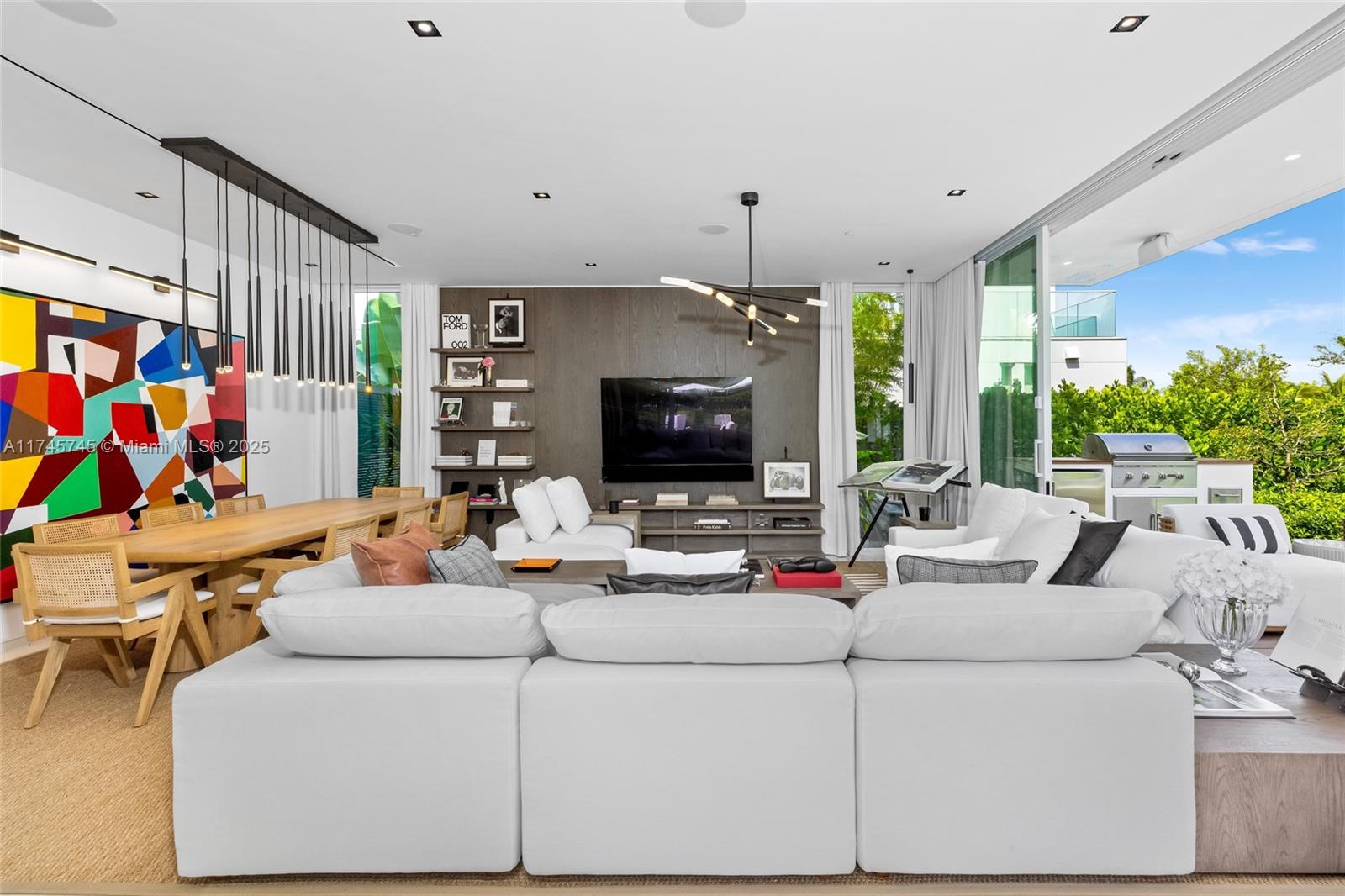 810 W 47th Ct - The Ritz Carlton Miami Bch Miami Beach, FL 33140