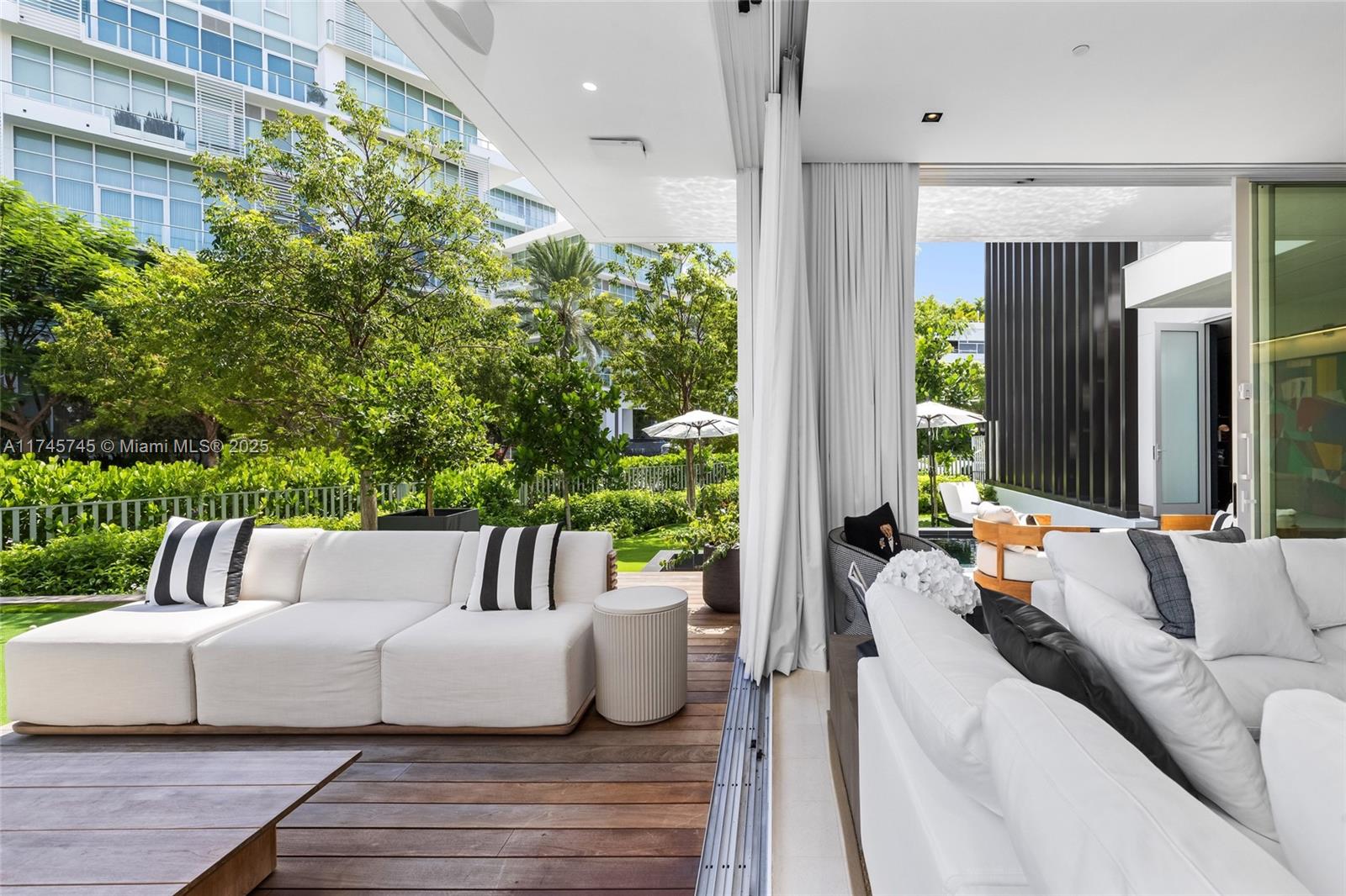 810 W 47th Ct - The Ritz Carlton Miami Bch Miami Beach, FL 33140