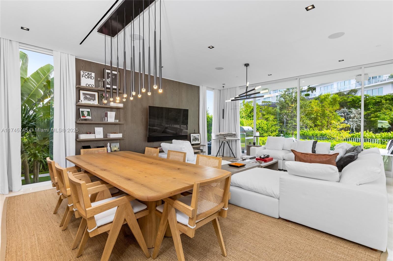 810 W 47th Ct - The Ritz Carlton Miami Bch Miami Beach, FL 33140