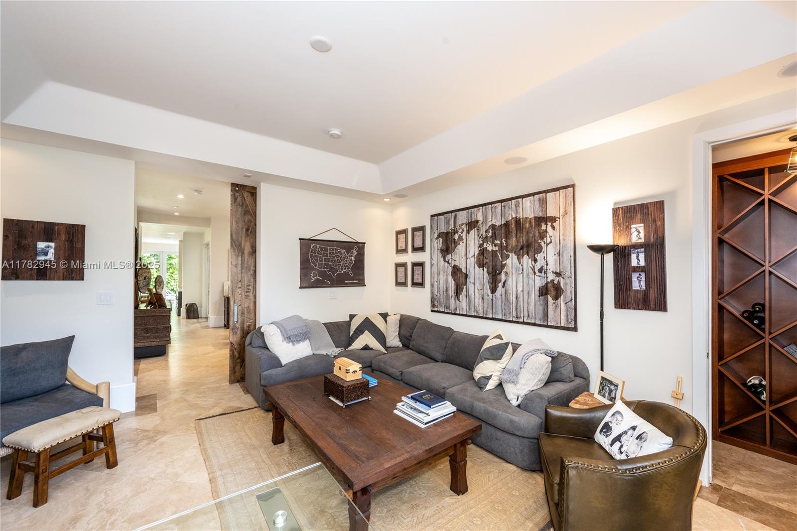 31 Island Dr Key Biscayne, FL 33149 31 Island Dr Key Biscayne, FL 33149