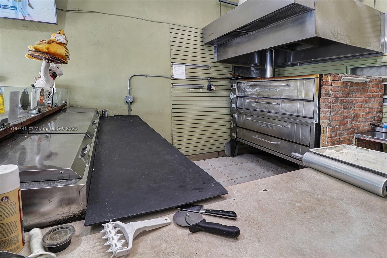 2389 SW 22nd St Miami, FL 33145