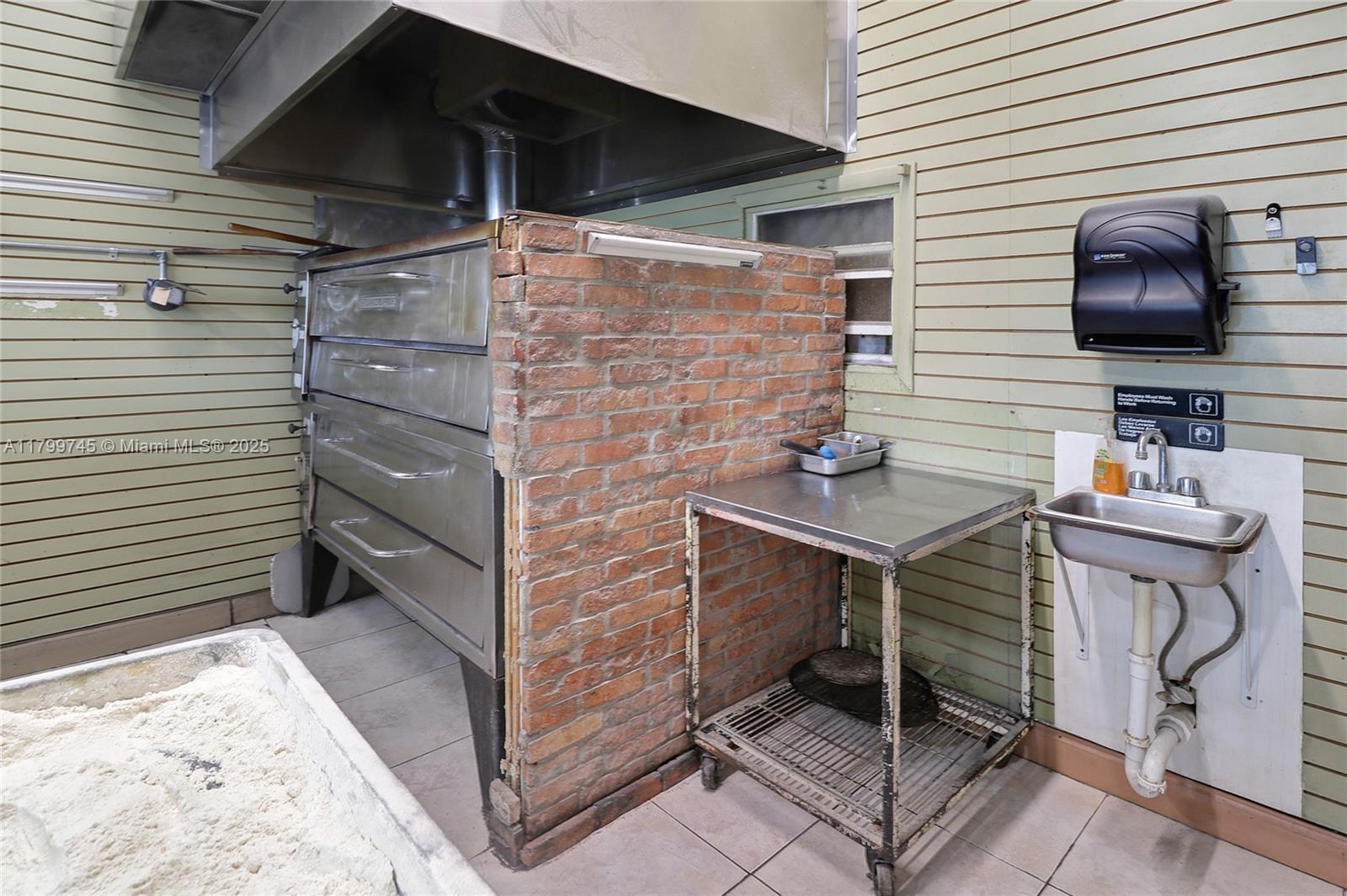 2389 SW 22nd St Miami, FL 33145