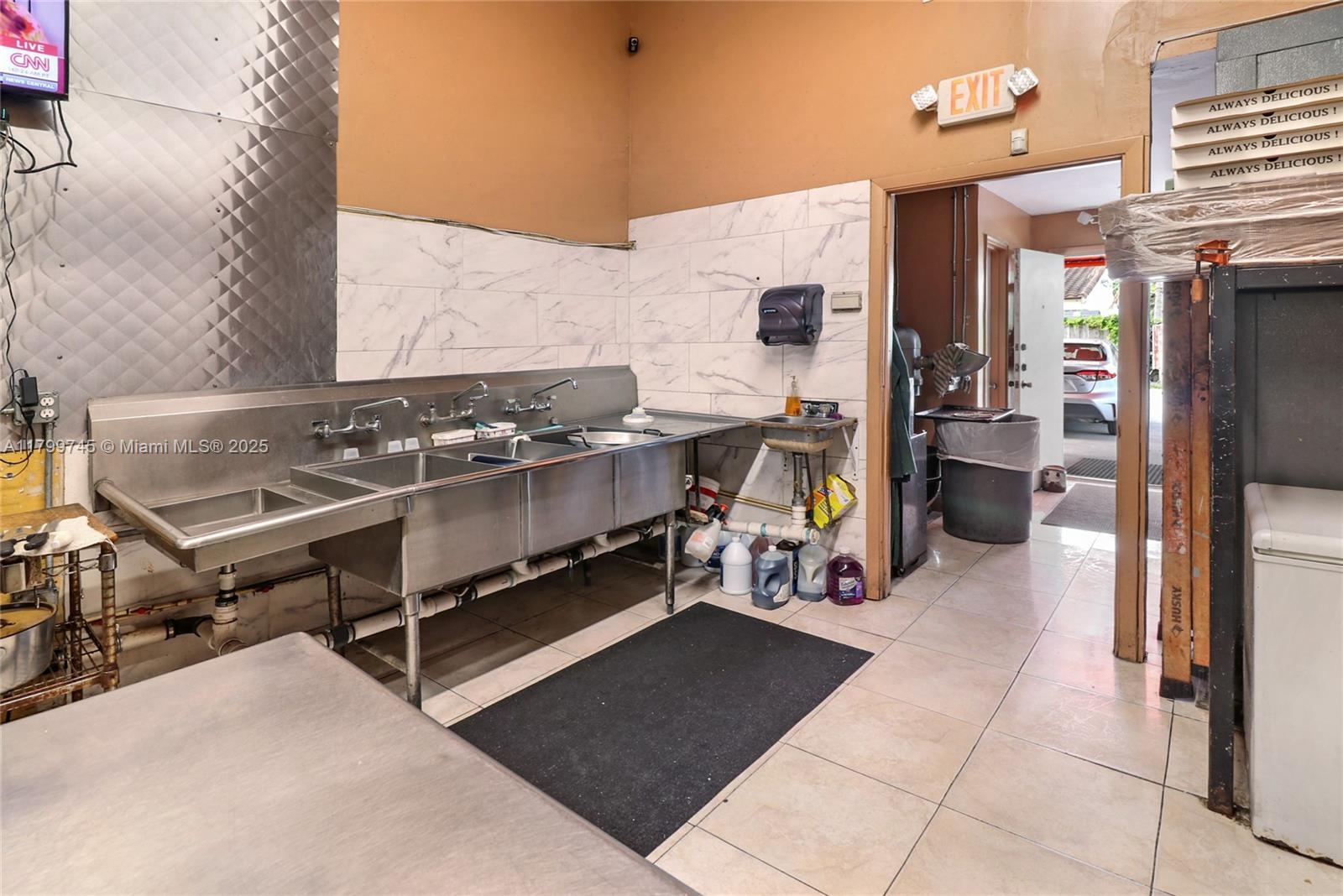 2389 SW 22nd St Miami, FL 33145