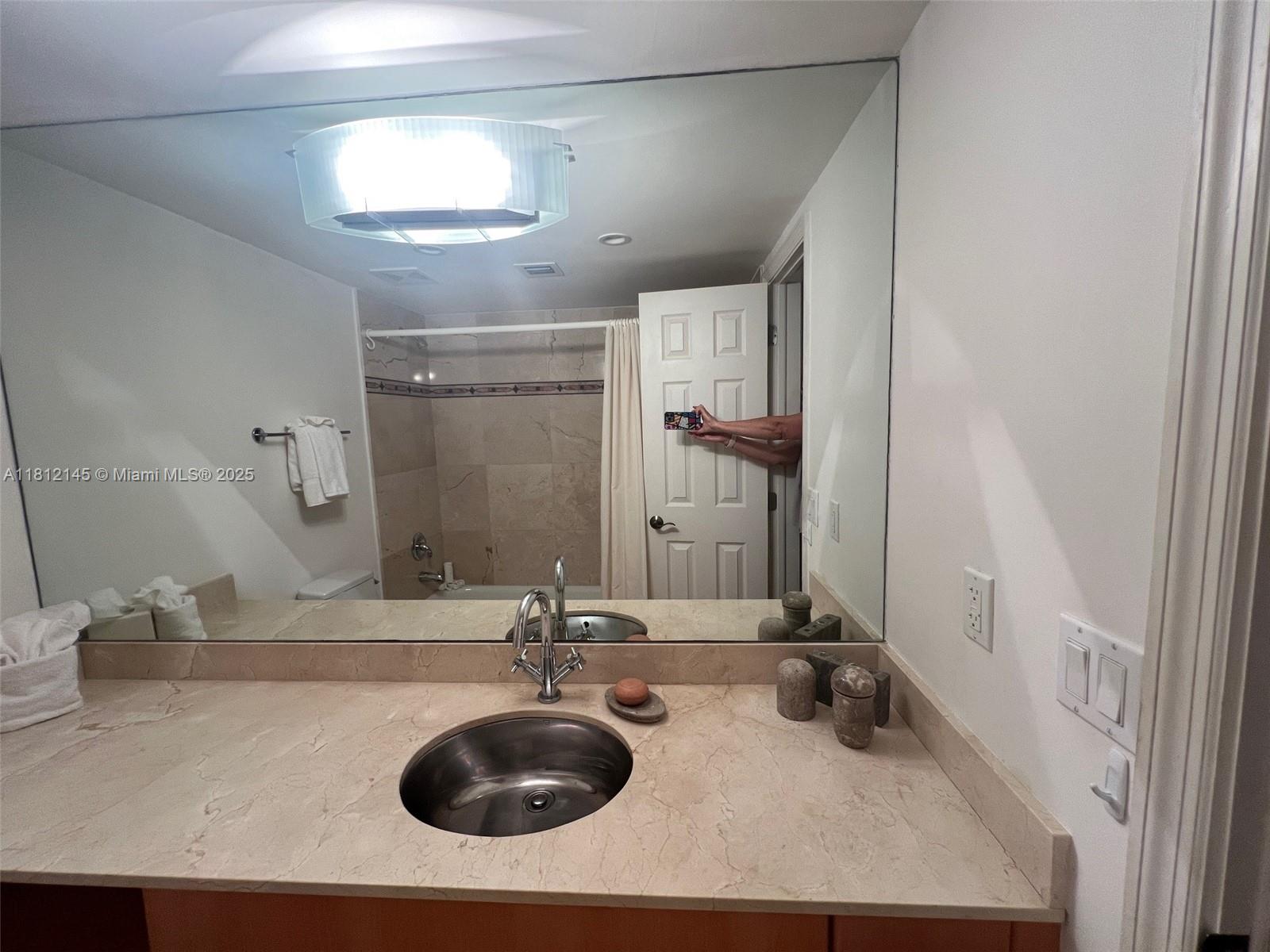 100 Lincoln Rd #848,Miami Beach, FL 33139