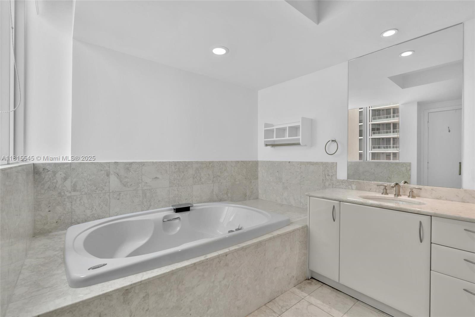 image Jade Residences At Bricke18
