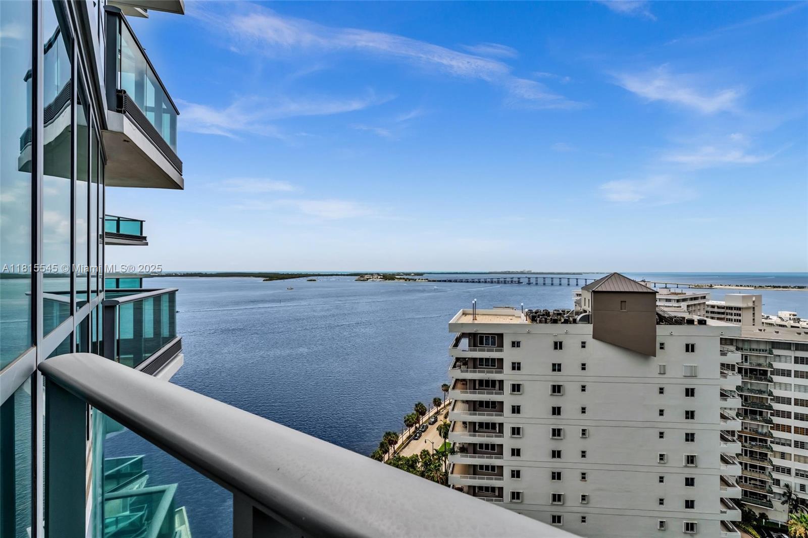 image Jade Residences At Bricke32