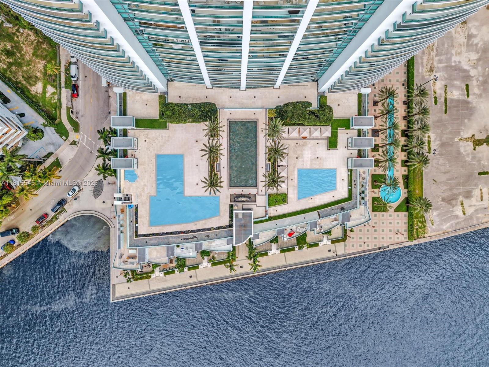image Jade Residences At Bricke38