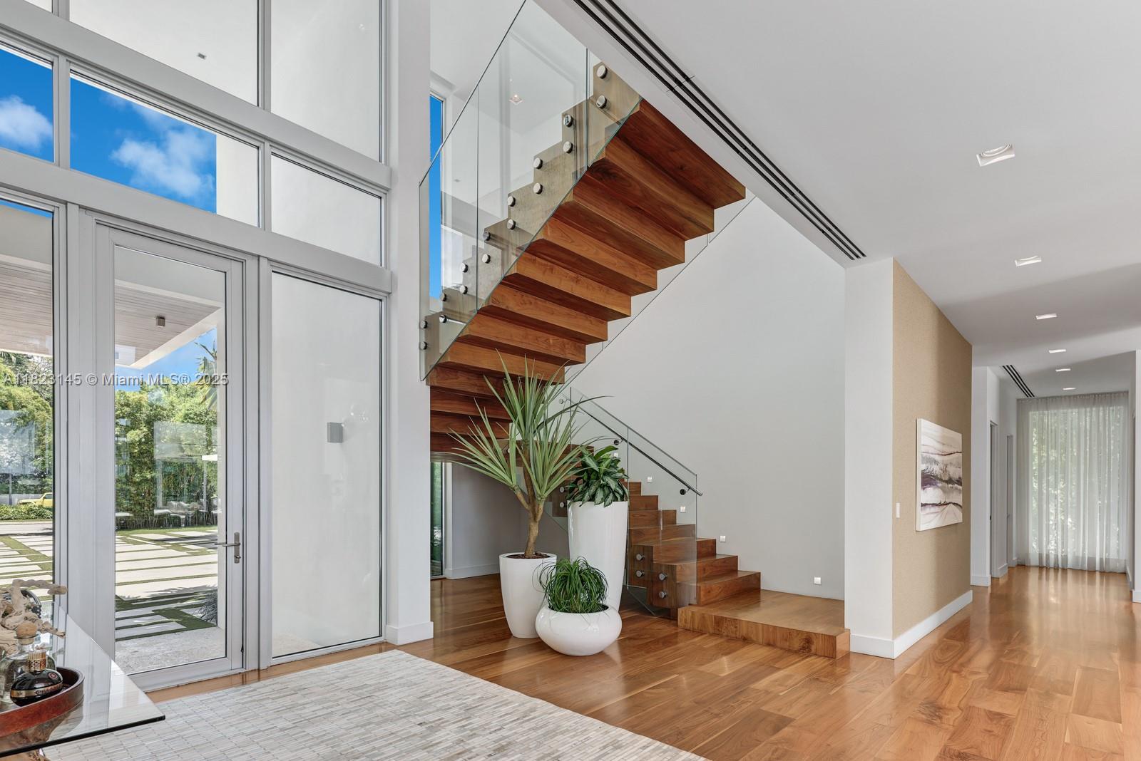 30 Palm Ave Miami Beach, FL 33139 30 Palm Ave Miami Beach, FL 33139
