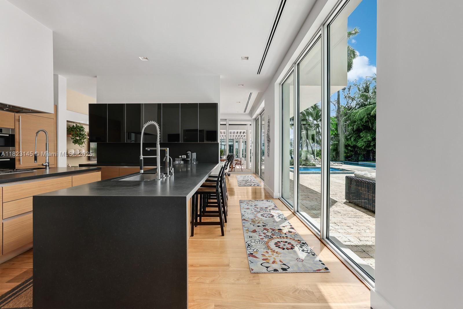 30 Palm Ave Miami Beach, FL 33139 30 Palm Ave Miami Beach, FL 33139