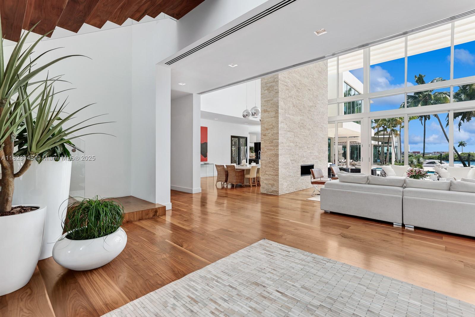 30 Palm Ave Miami Beach, FL 33139 30 Palm Ave Miami Beach, FL 33139