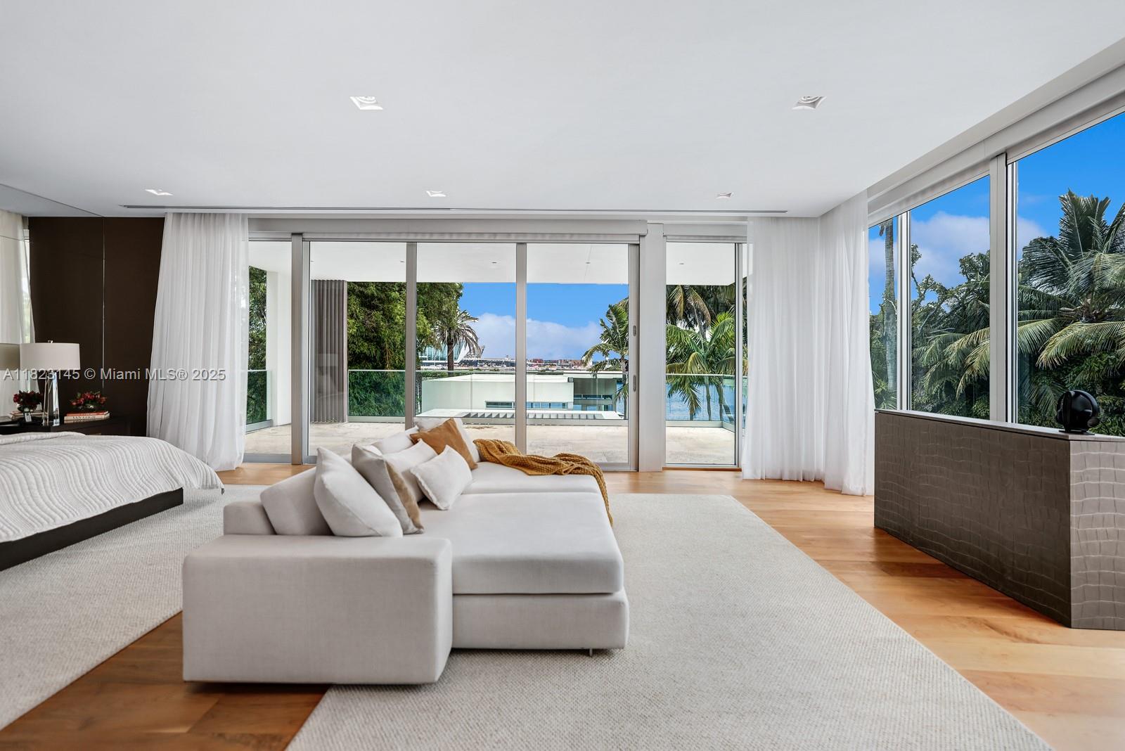 30 Palm Ave Miami Beach, FL 33139 30 Palm Ave Miami Beach, FL 33139