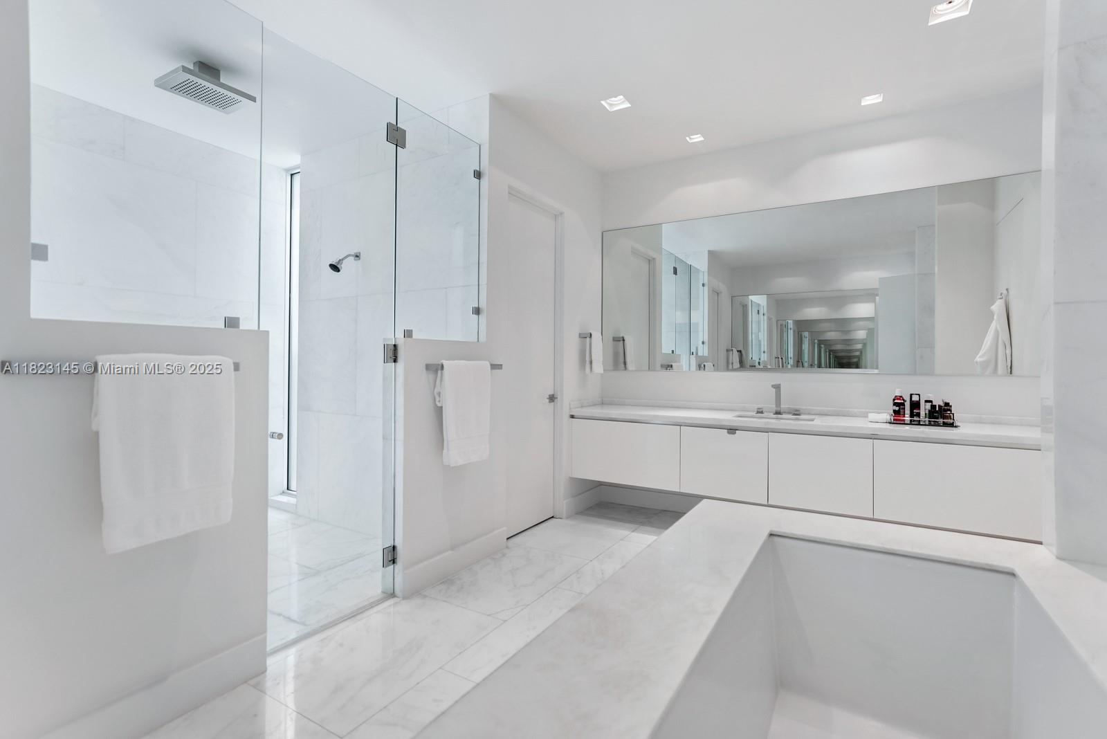 30 Palm Ave Miami Beach, FL 33139 30 Palm Ave Miami Beach, FL 33139