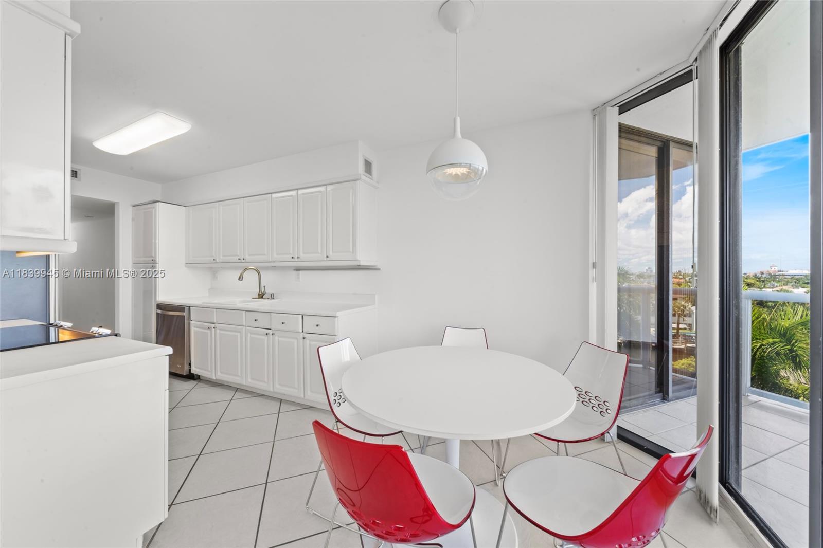 3598 Yacht Clb Dr #601+DEN Aventura, FL 33180