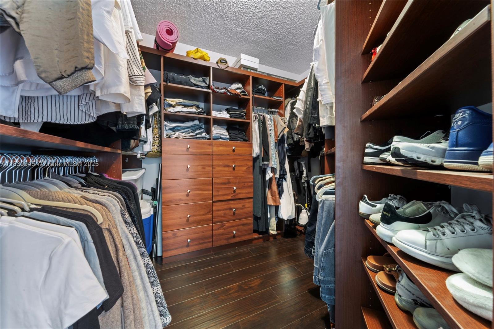 3598 Yacht Clb Dr #601+DEN Aventura, FL 33180