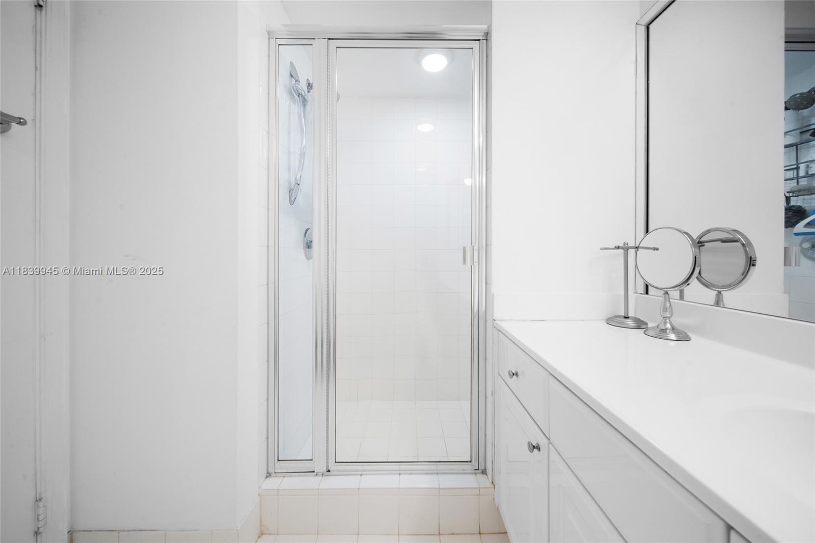 3598 Yacht Clb Dr #601+DEN Aventura, FL 33180