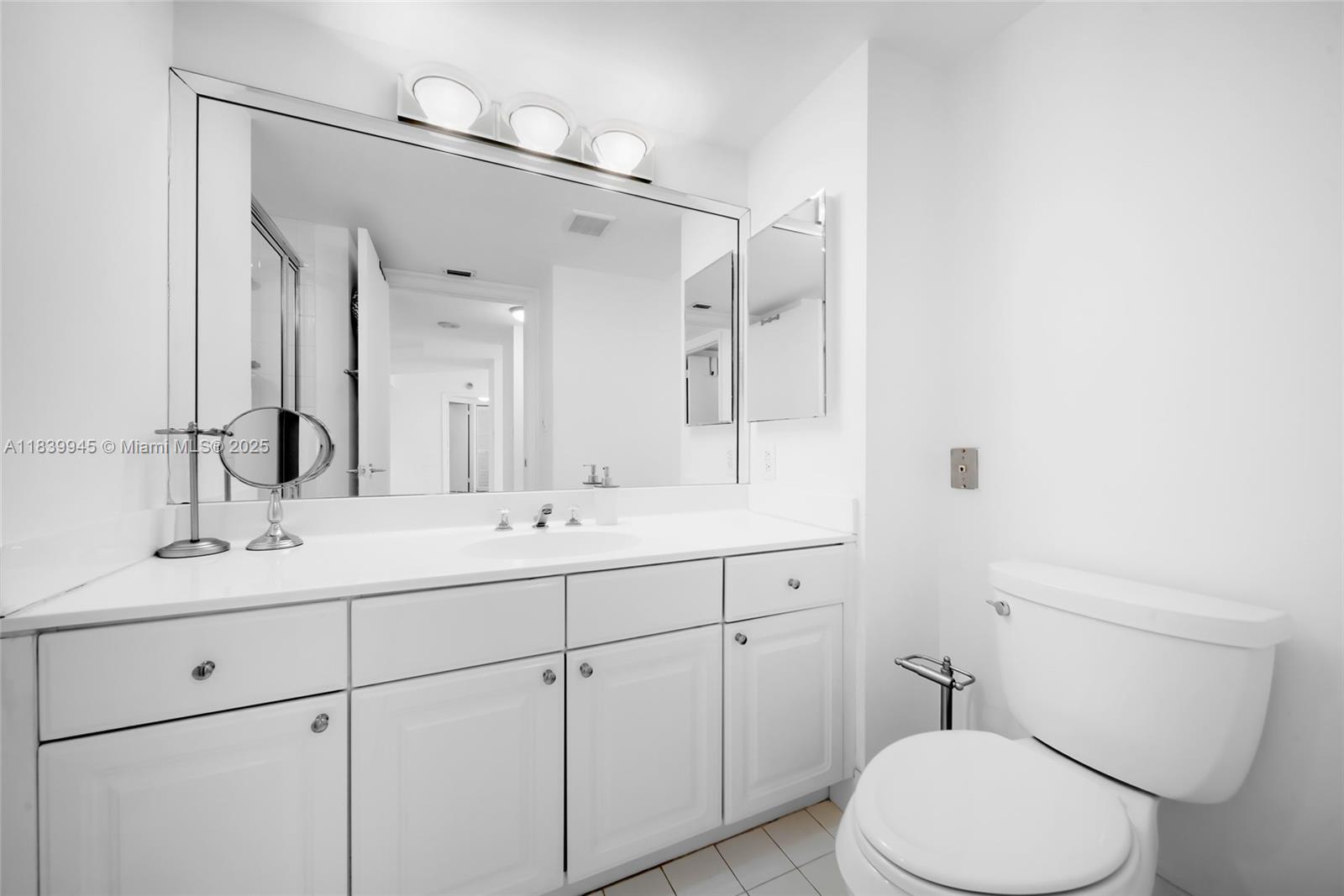 3598 Yacht Clb Dr #601+DEN Aventura, FL 33180