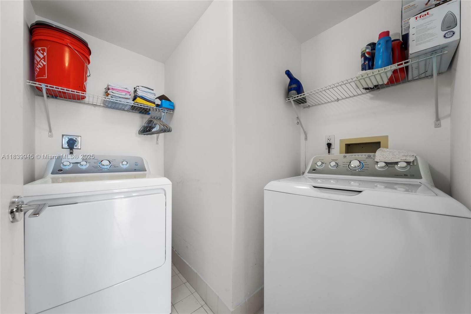 3598 Yacht Clb Dr #601+DEN Aventura, FL 33180