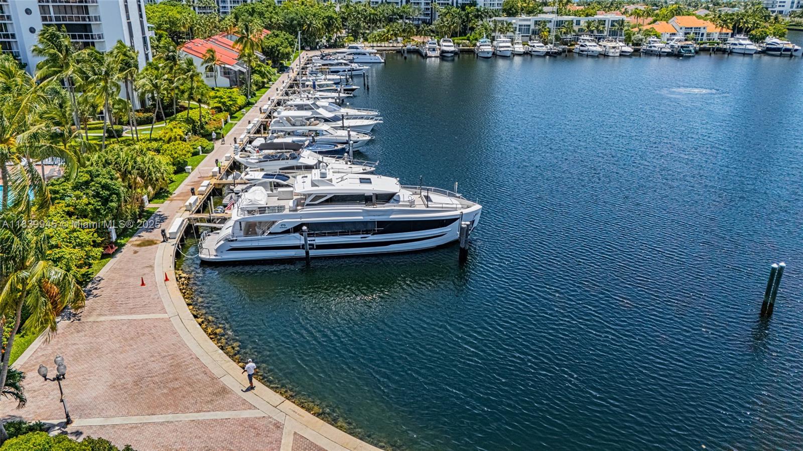 3598 Yacht Clb Dr #601+DEN Aventura, FL 33180