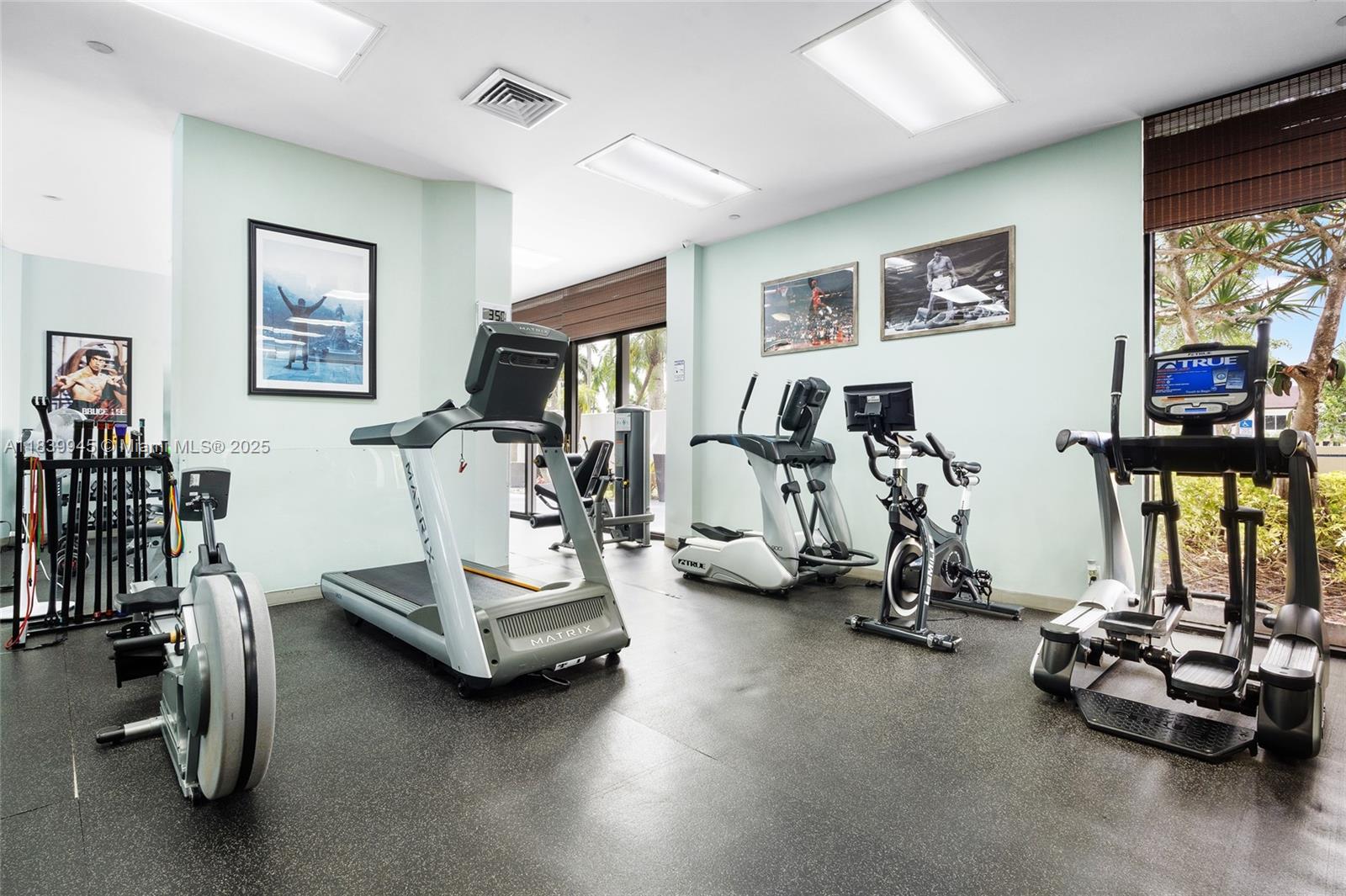 3598 Yacht Clb Dr #601+DEN Aventura, FL 33180