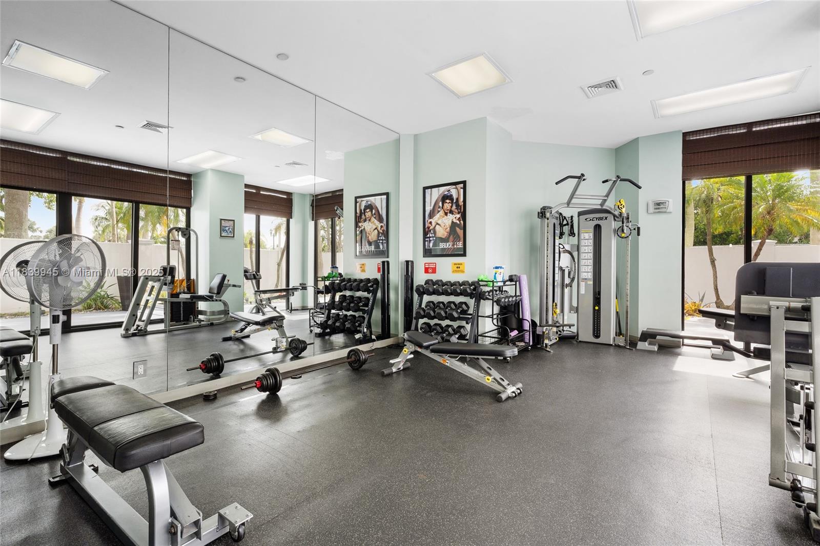 3598 Yacht Clb Dr #601+DEN Aventura, FL 33180