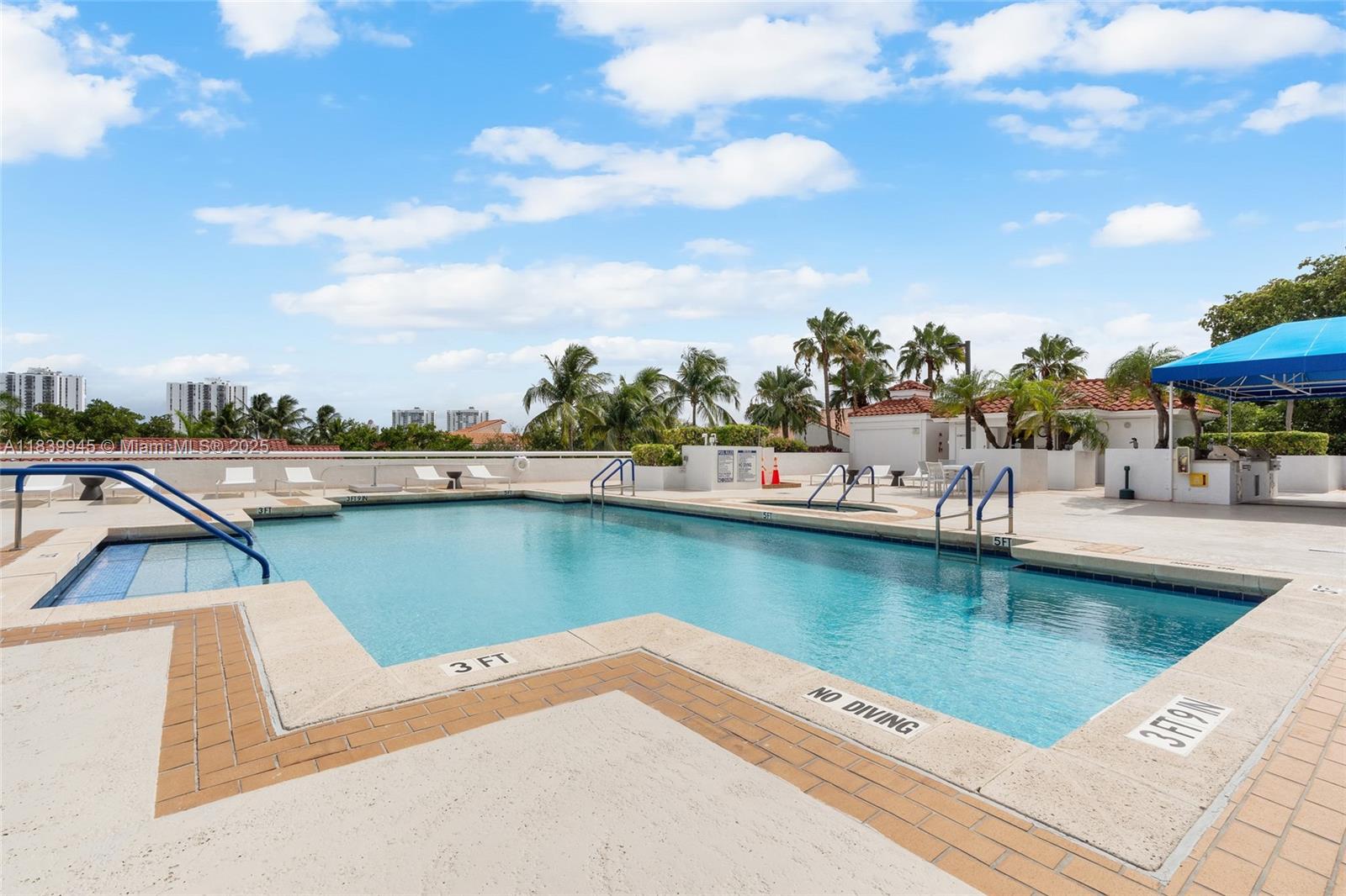 3598 Yacht Clb Dr #601+DEN Aventura, FL 33180