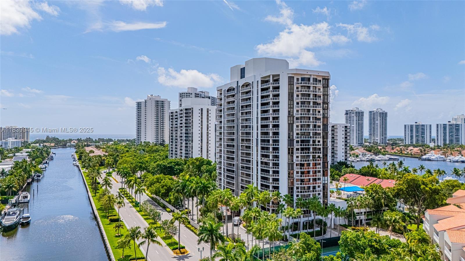 3598 Yacht Clb Dr #601+DEN Aventura, FL 33180