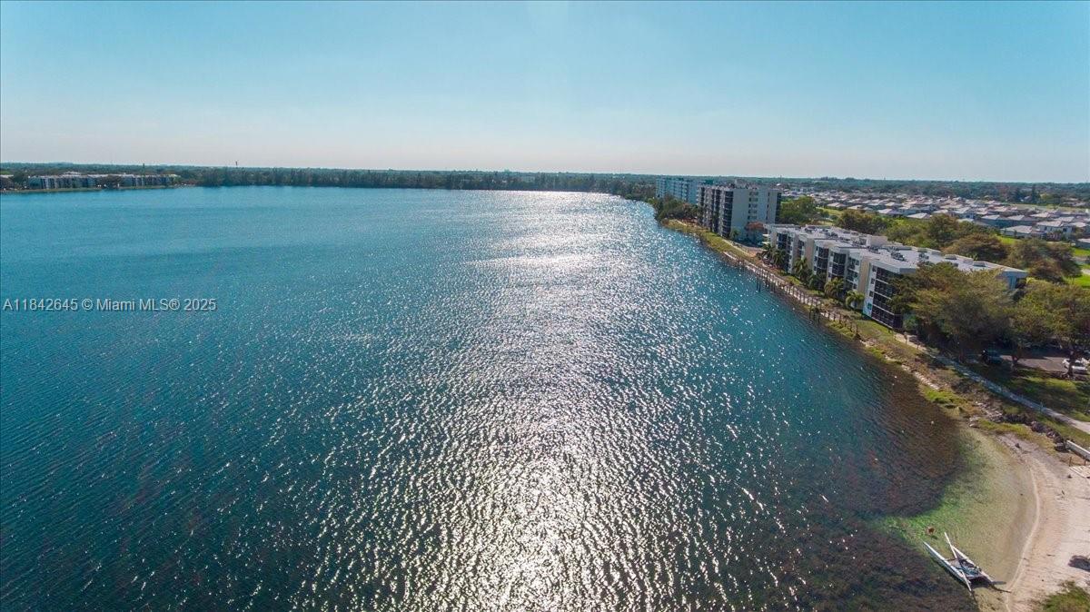 110 Lake Emerald Dr #403