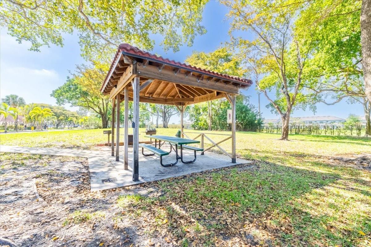 110 Lake Emerald Dr #403 Oakland Park, FL 33309