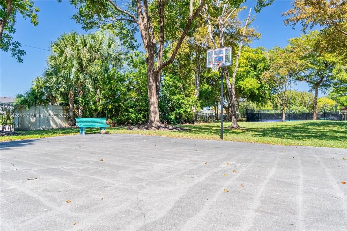 110 Lake Emerald Dr #403 Oakland Park, FL 33309