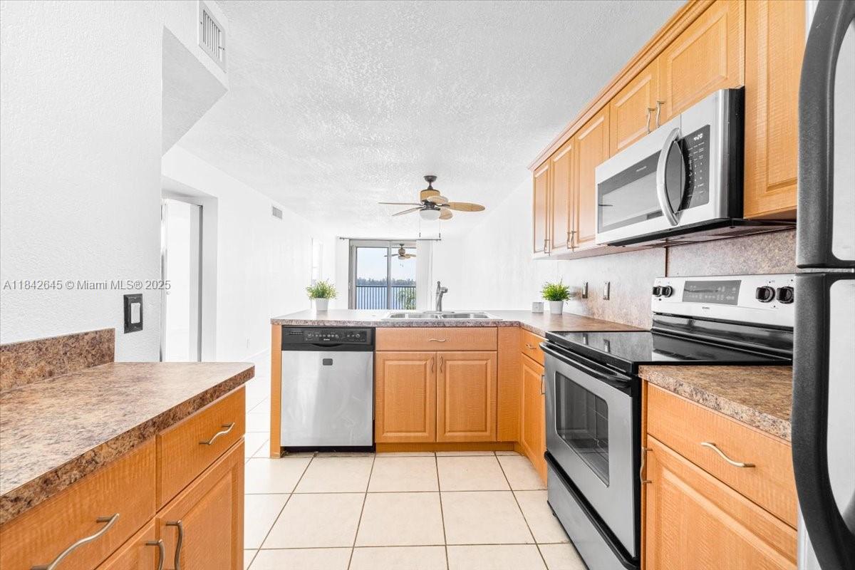 110 Lake Emerald Dr #403 Oakland Park, FL 33309