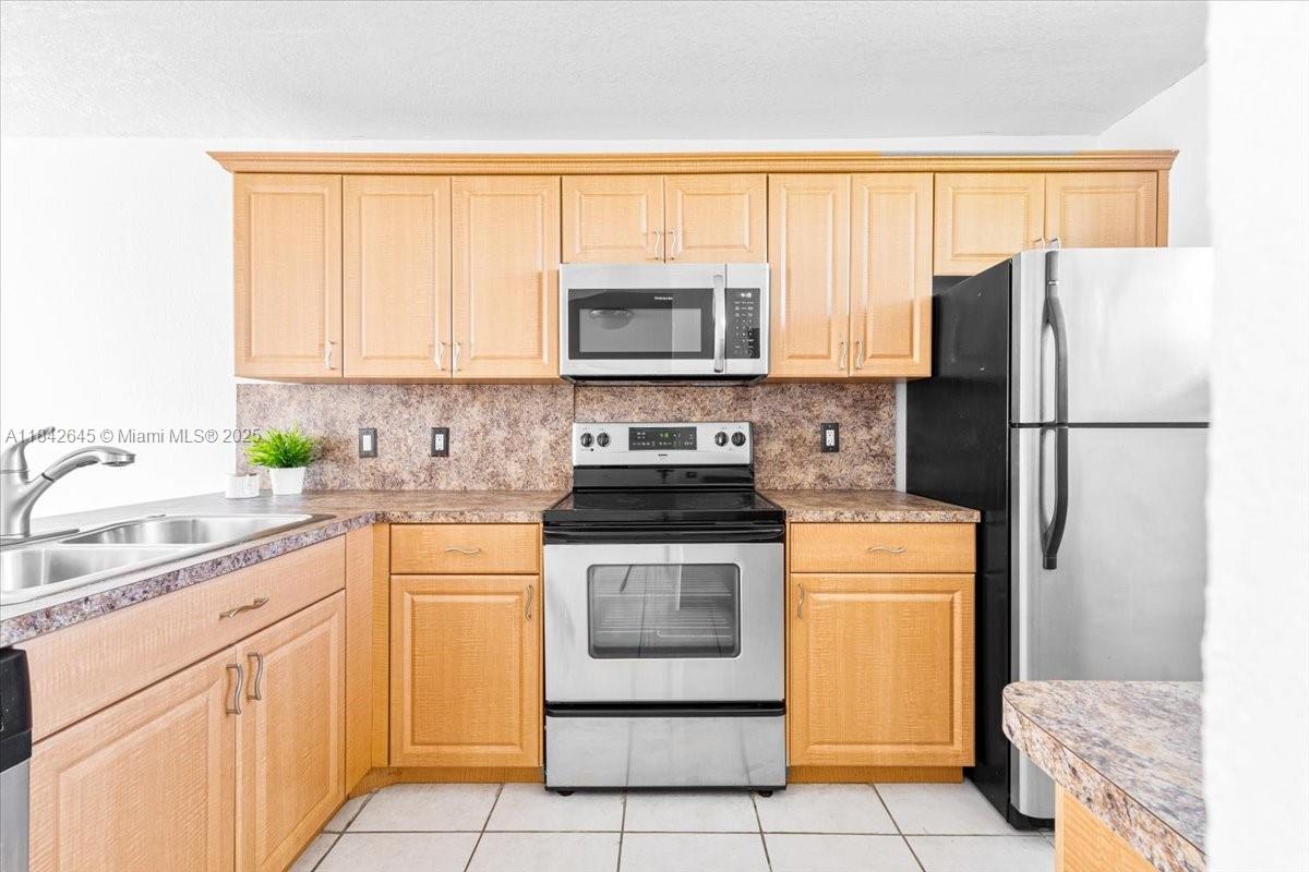 110 Lake Emerald Dr #403 Oakland Park, FL 33309