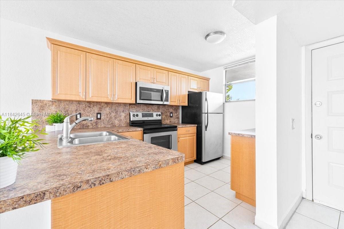 110 Lake Emerald Dr #403 Oakland Park, FL 33309
