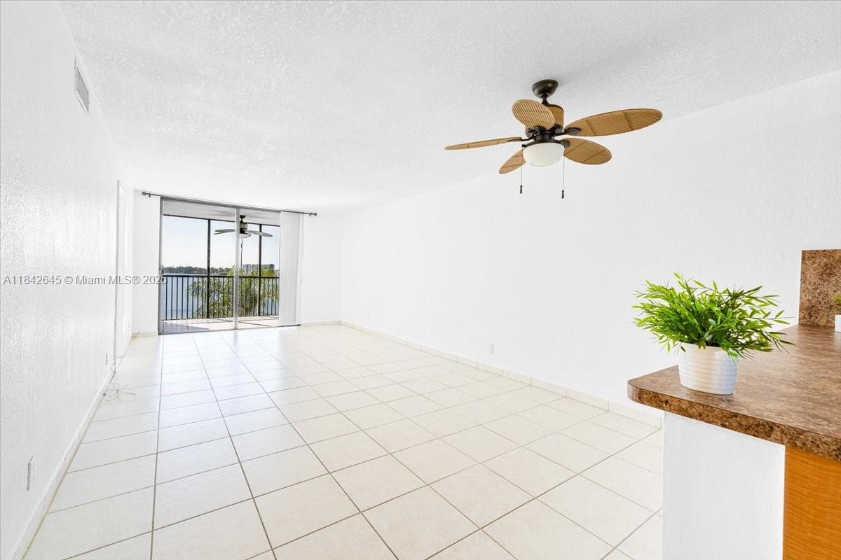 110 Lake Emerald Dr #403 Oakland Park, FL 33309
