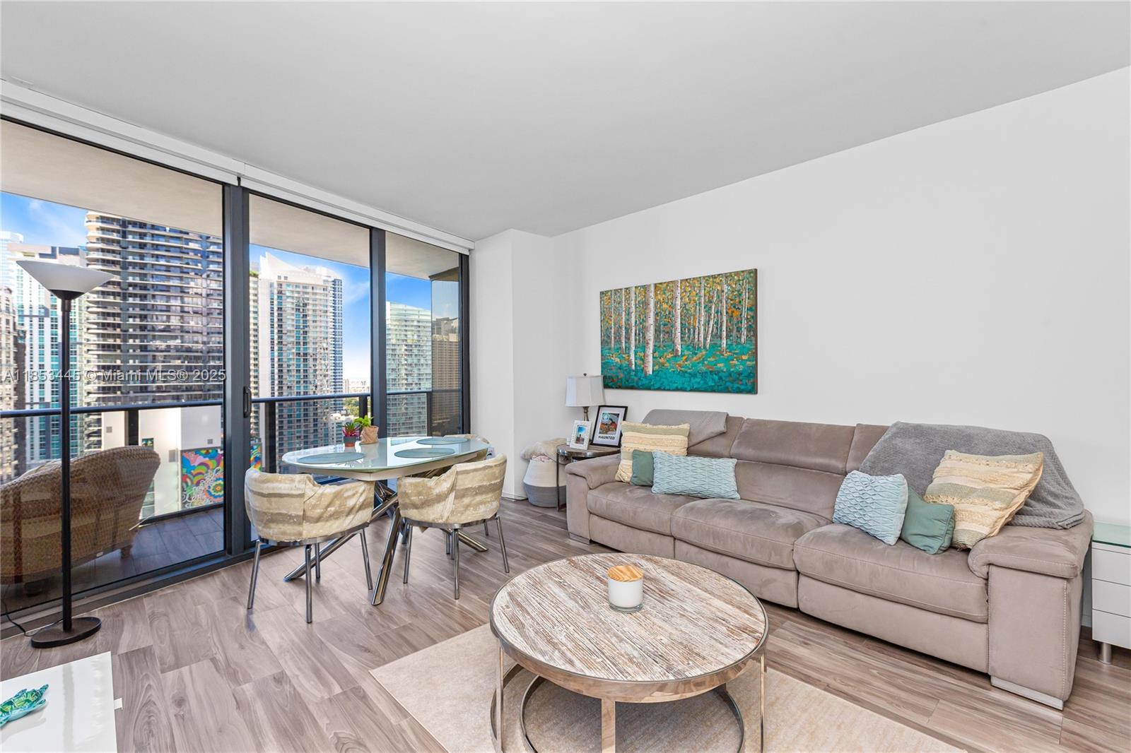 image Sls Lux Brickell9