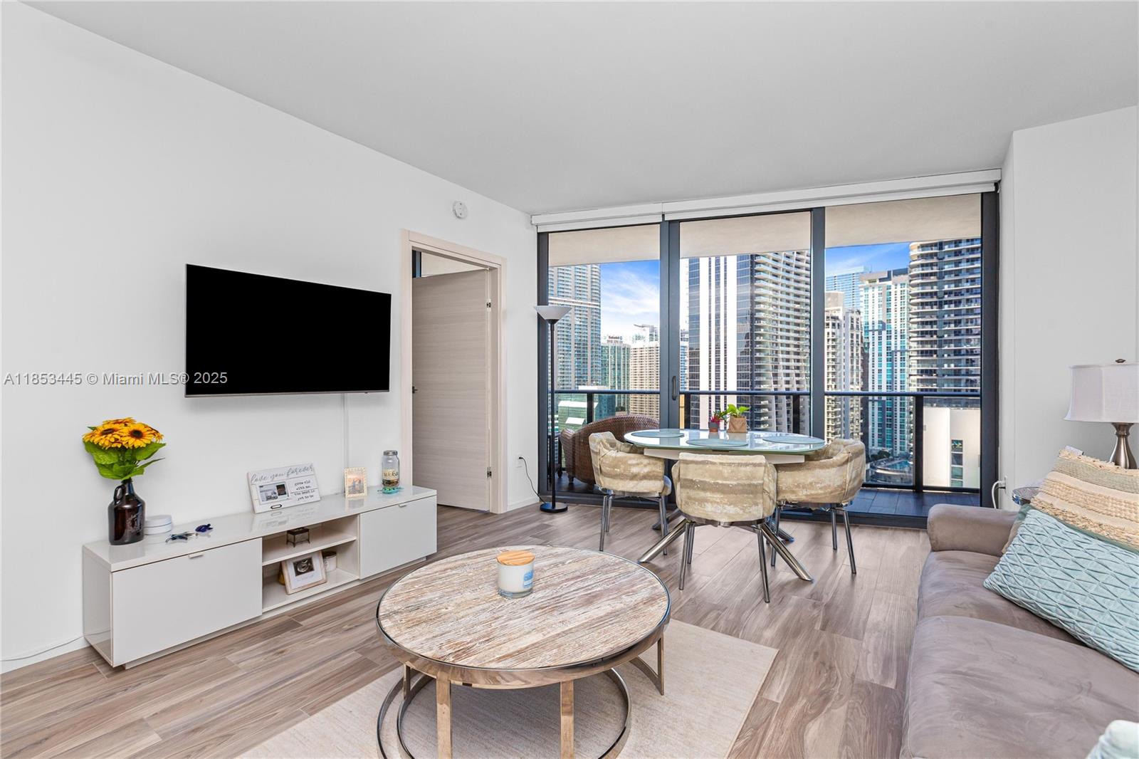 image Sls Lux Brickell10