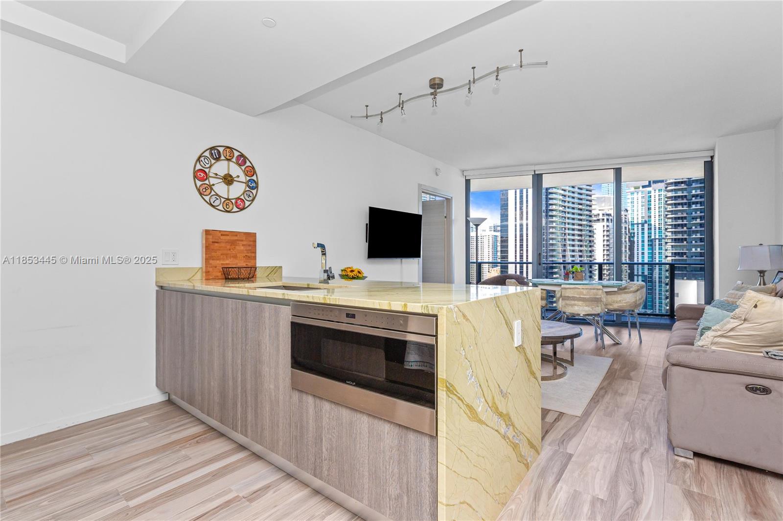 image Sls Lux Brickell11