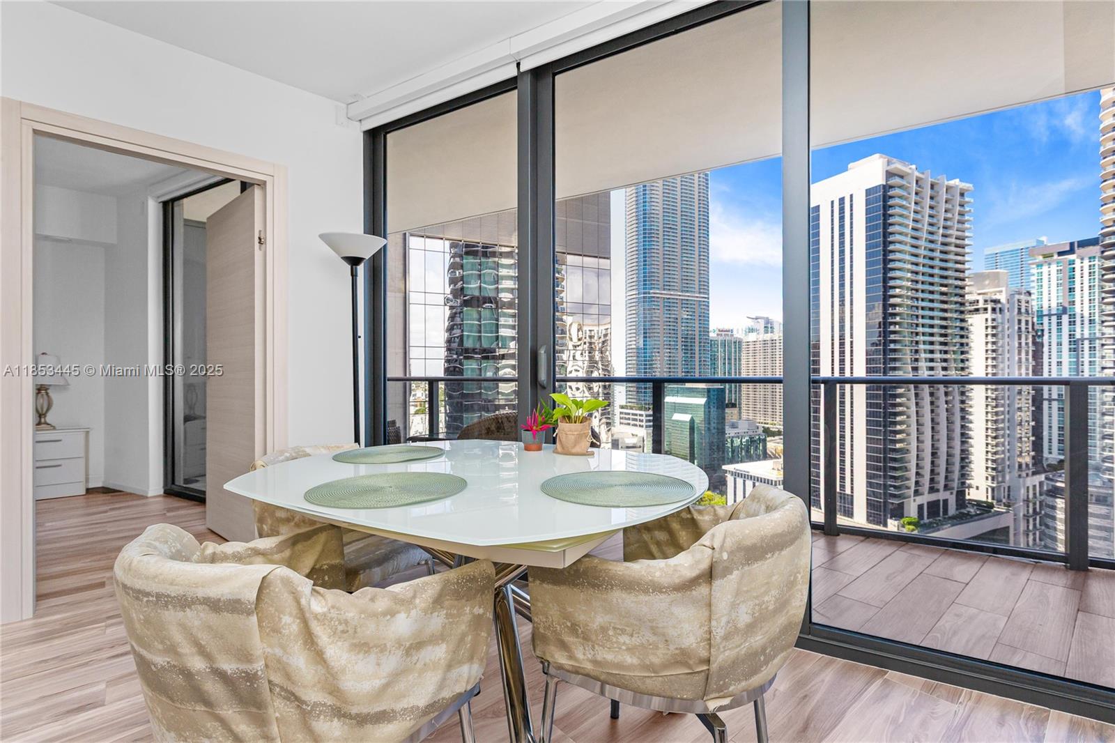 image Sls Lux Brickell12