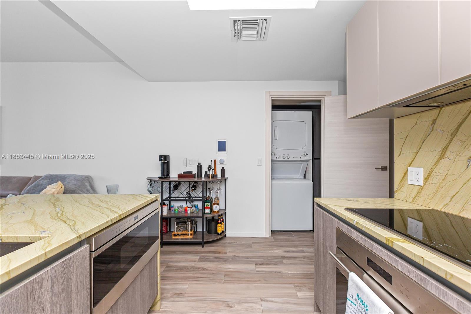 image Sls Lux Brickell17