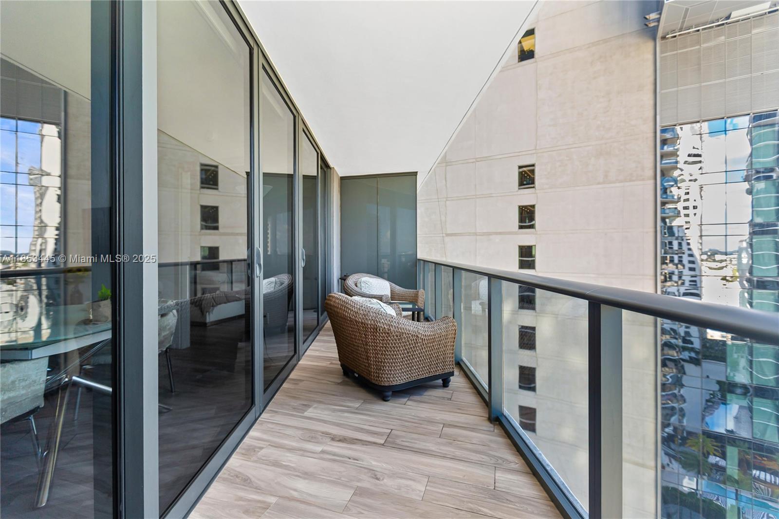 image Sls Lux Brickell2