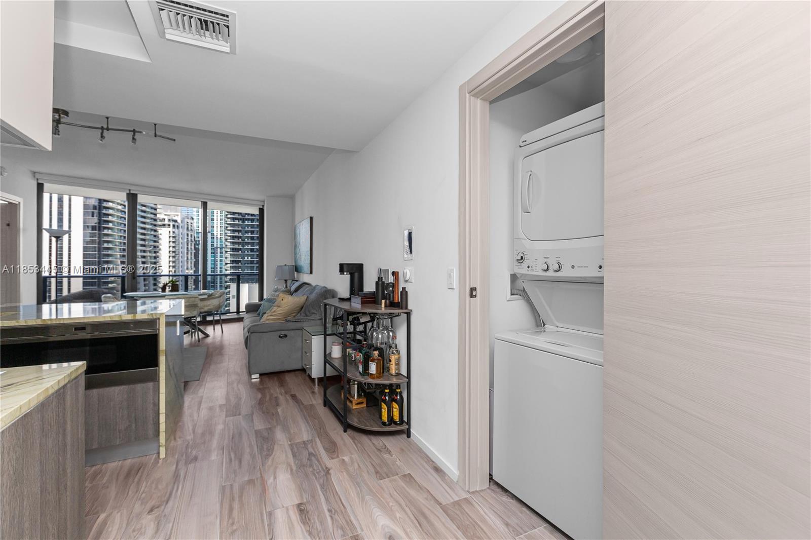 image Sls Lux Brickell32
