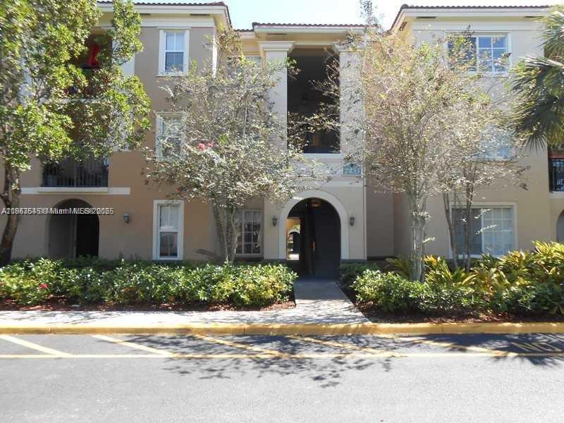 2433 Centergate Dr #204