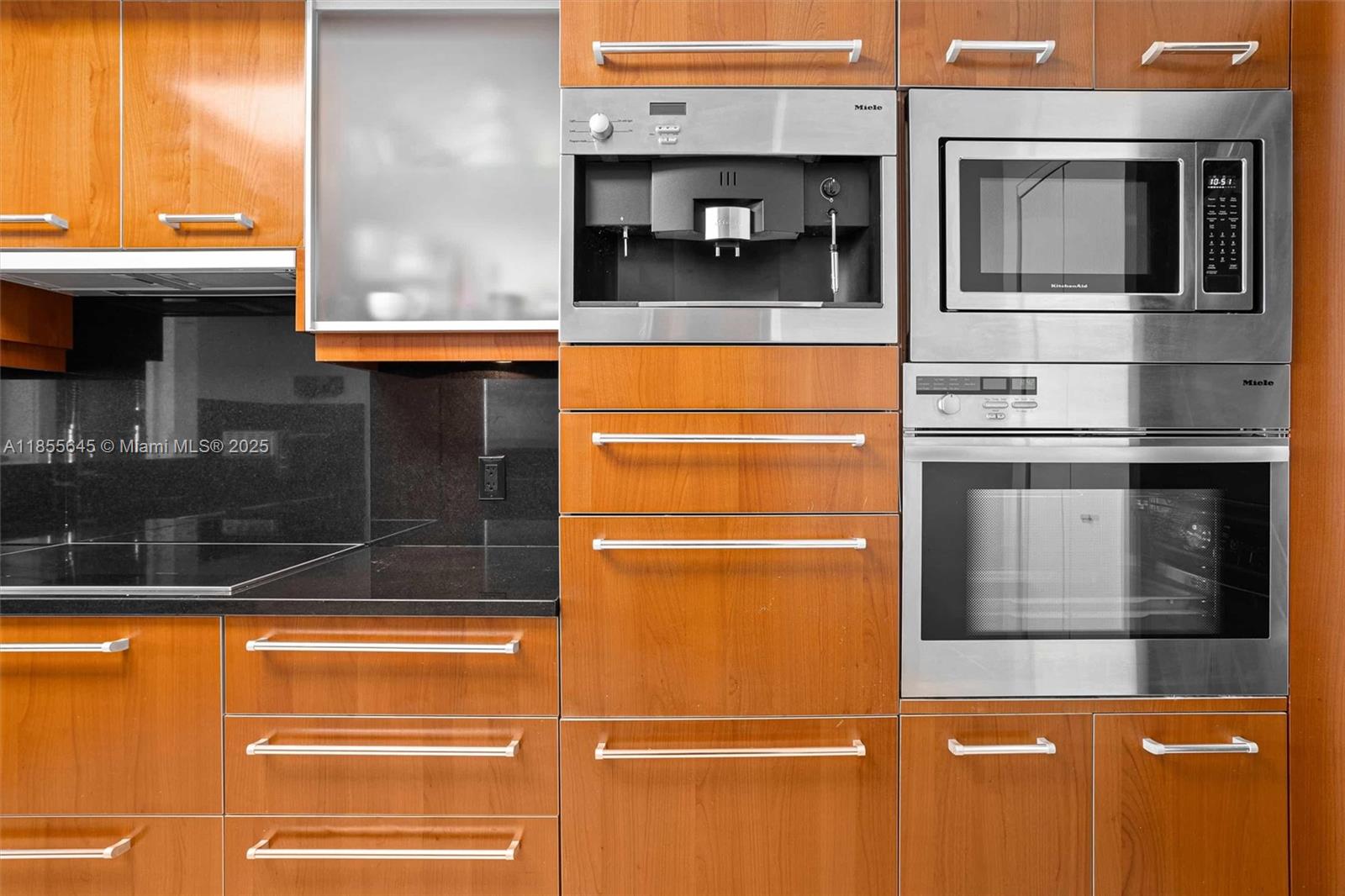 image Jade Residences At Bricke12
